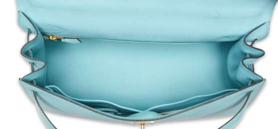 HERMÈS. A BLEU ATOLL EPSOM LEATHER SELLIER KELLY 35 WITH GOLD HARDWARE - фото 4