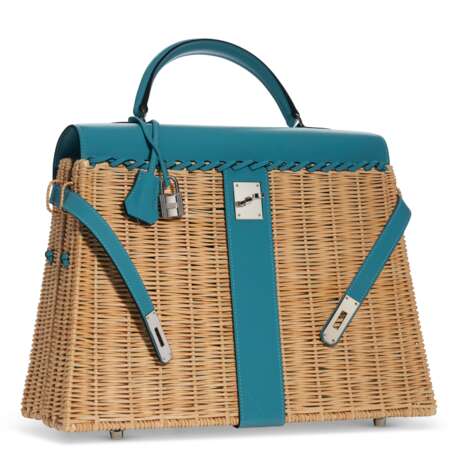 HERMÈS. A LIMITED EDITION TURQUOISE SWIFT LEATHER & OSIER PICNIC KELLY 35 WITH PALLADIUM HARDWARE - photo 2