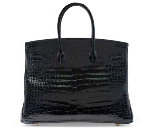 HERMÈS. A SHINY BLEU MARINE POROSUS CROCODILE BIRKIN 35 WITH GOLD HARDWARE - фото 3