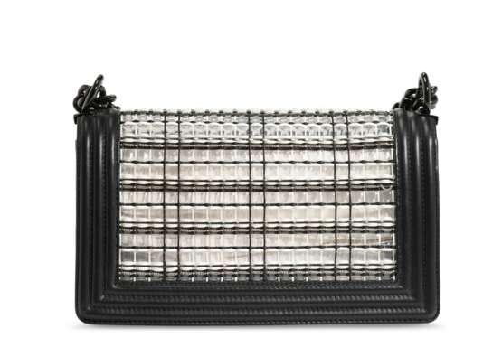 CHANEL. A LIMITED EDITION WOVEN PVC & BLACK LAMBSKIN LEATHER SMALL BOY BAG WITH BLACK HARDWARE - фото 3