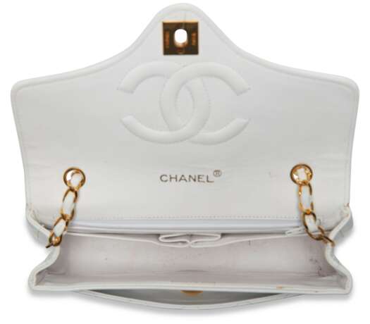 CHANEL. A SET OF THREE: WHITE, BEIGE & BLUE LAMBSKIN LEATHER MINI FLAP BAGS - photo 4