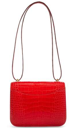 HERMÈS. A SHINY ROUGE DE COEUER ALLIGATOR MINI CONSTANCE 18 WITH GOLD HARDWARE - фото 3