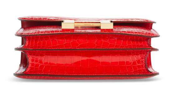HERMÈS. A SHINY ROUGE DE COEUER ALLIGATOR MINI CONSTANCE 18 WITH GOLD HARDWARE - фото 5