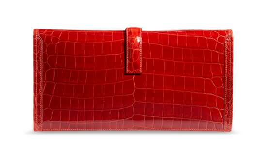 HERMÈS. A SHINY SANGUINE NILOTICUS CROCODILE JIGE ÉLAN - photo 3