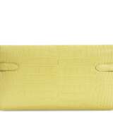 HERMÈS. A MATTE LIME ALLIGATOR KELLY CLASSIC WALLET WITH PALLADIUM HARDWARE - фото 2