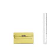 HERMÈS. A MATTE LIME ALLIGATOR KELLY CLASSIC WALLET WITH PALLADIUM HARDWARE - фото 5