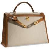HERMÈS. A TOILE & NATUREL PEAU PORC SELLIER KELLY 40 WITH GOLD HARDWARE - Foto 2