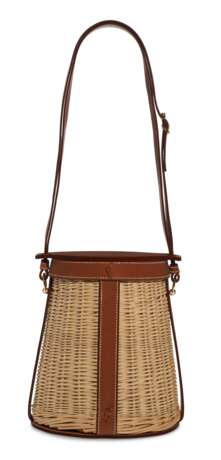 HERMÈS. A LIMITED EDITION NATUREL BARÉNIA LEATHER & OSIER PICNIC FARMING BAG WITH GOLD HARDWARE - фото 3