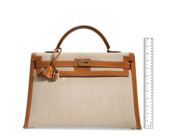 HERMÈS. A TOILE & NATUREL PEAU PORC SELLIER KELLY 40 WITH GOLD HARDWARE - фото 6