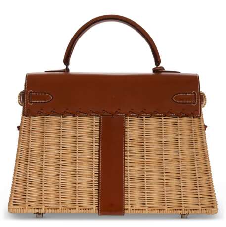HERMÈS. A LIMITED EDITION NATUREL BARÉNIA LEATHER & OSIER PICNIC KELLY 35 WITH PALLADIUM HARDWARE - photo 3