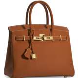 HERMÈS. A GOLD EPSOM LEATHER BIRKIN 30 WITH GOLD HARDWARE - Foto 2