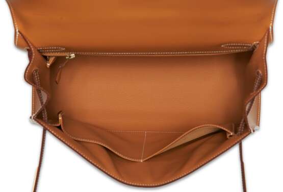 HERMÈS. A NATUREL CHAMONIX LEATHER SELLIER KELLY 32 WITH GOLD HARDWARE - фото 4