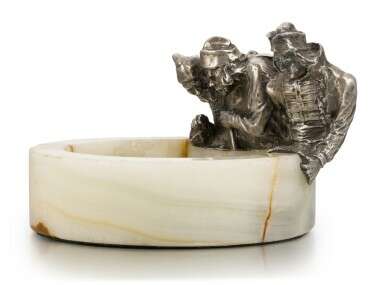A silver and onyx figural ashtray, 1st Kiev Artel, 1908-1917 - Foto 3