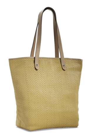 HERMÈS. A SET OF TWO: A BLACK AHMEDABAD MM TOTE AND A BEIGE & VERT ANIS CHENNAI GM TOTE - photo 2