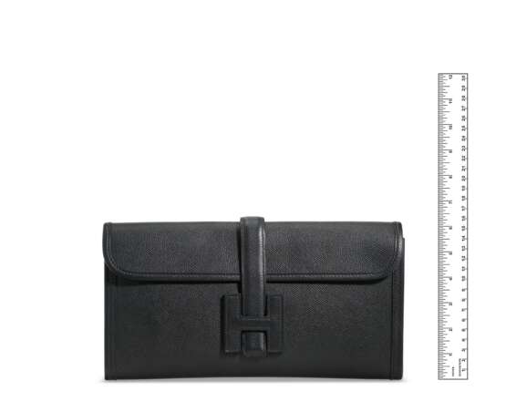 HERMÈS. A BLACK EPSOM LEATHER JIGE ÉLAN - Foto 6