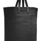 HERMÈS. A SET OF TWO: A BLACK AHMEDABAD MM TOTE AND A BEIGE & VERT ANIS CHENNAI GM TOTE - photo 5