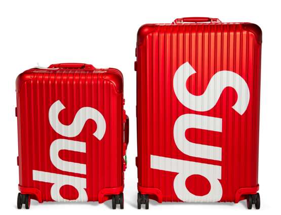 Rimowa X Supreme. A PAIR OF LIMITED EDITION RED ALUMINUM SUITCASES - photo 2