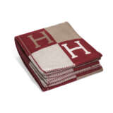 HERMÈS. A ROUGE H & ÉCRU AVALON THROW BLANKET - фото 1