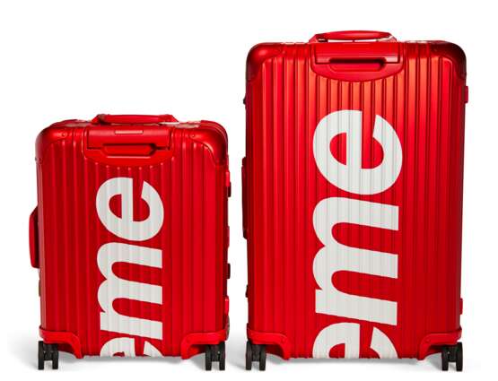 Rimowa X Supreme. A PAIR OF LIMITED EDITION RED ALUMINUM SUITCASES - photo 3