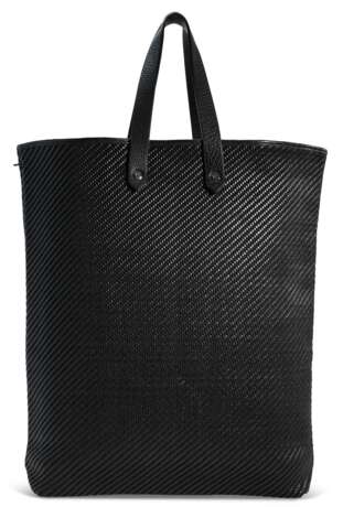 HERMÈS. A SET OF TWO: A BLACK AHMEDABAD MM TOTE AND A BEIGE & VERT ANIS CHENNAI GM TOTE - фото 6