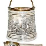A Russian silver punch bucket and ladle, Peter Loskutov, Moscow, circa 1890 - photo 1