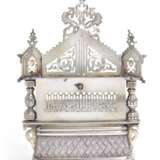 A parcel-gilt silver salt throne, Pavel Ovchinnikov, Moscow, 1874 - фото 2