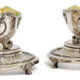 A pair of parcel-gilt silver sauce boats on stands, possibly Nicholls & Plinke, St Petersburg, circa 1890 - Foto 1