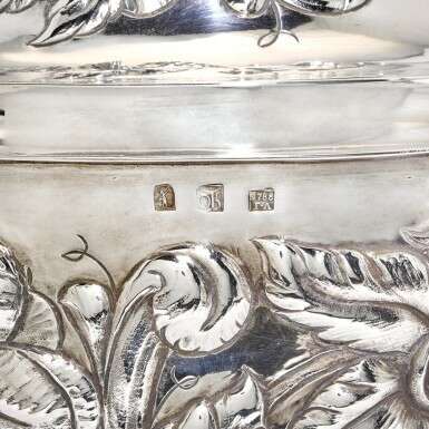 A silver-gilt tureen and cover, Yaroslavl, 1788 - Foto 4
