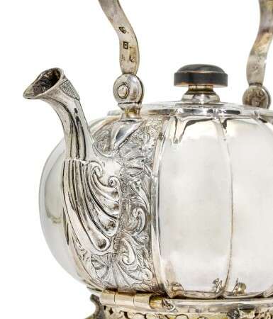 A Russian silver kettle-on-stand, Moscow, 1757 - фото 3