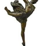 Ballerina Galina Ulanova as Odette in Tchaikovsky's 'Swan Lake': a bronze figure, circa 1960 - фото 1