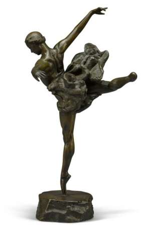 Ballerina Galina Ulanova as Odette in Tchaikovsky's 'Swan Lake': a bronze figure, circa 1960 - фото 4