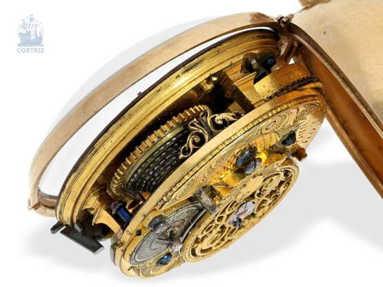 Taschenuhr: feine Repoussé Doppelgehäuse-Spindeluhr in 18K Gold, bedeutender englischer Uhrmacher, Godfrie Poy London, um 1730 - photo 3