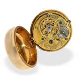 Taschenuhr: feine Repoussé Doppelgehäuse-Spindeluhr in 18K Gold, bedeutender englischer Uhrmacher, Godfrie Poy London, um 1730 - photo 4