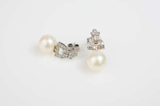 Paar Ohrstecker mit Perlen und Diamantbesatz im Art déco-Stil - фото 2