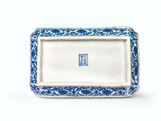 RARE ET IMPORTANTE BOITE COUVERTE EN PORCELAINE BLEU BLANC - фото 3