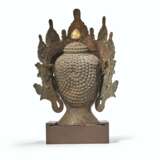 TETE DE BODHISATTVA EN BRONZE DORE REPOUSSE - photo 4