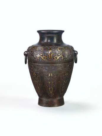 VASE ARCHAISANT EN BRONZE INCRUSTE D`OR ET D`ARGENT - Foto 1