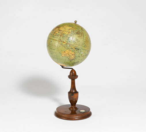C. Abel-Klinger Kunstverlag. Nürnberg. Earth Globe with Incorporated Copmass - фото 1