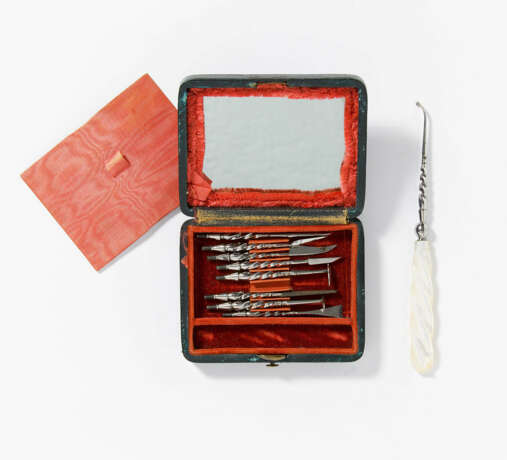 Dental Set in Small Casket with Mirror - photo 1