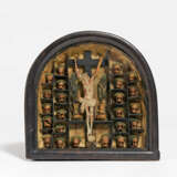 Southern German. Small Display Casket with Crucifix Flanked by Skulls - photo 1