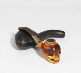 Pipe with Skull in Case