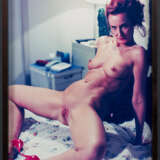 Leigh Ledare. Mom Spread with Red Heels - Foto 2