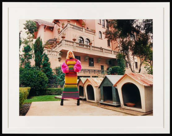 Daniela Rossell. Untitled (Inge with Dog Houses) - photo 2
