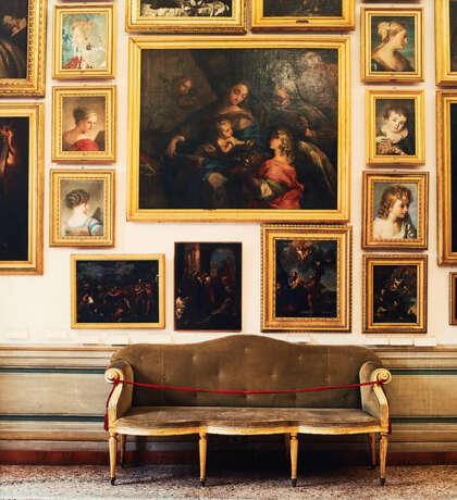 Doug Hall. Green Couch with Paintings, Galleria Corsini, Rome - Foto 1