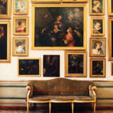 Doug Hall. Green Couch with Paintings, Galleria Corsini, Rome - Foto 1