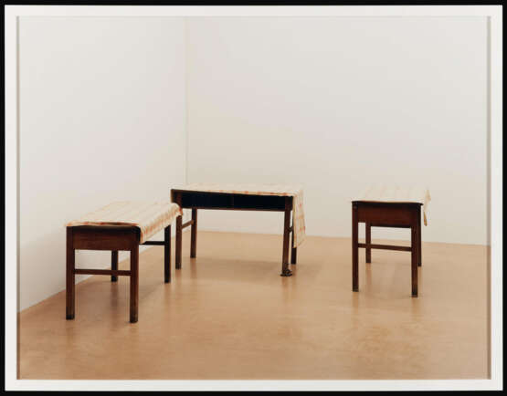 Ricarda Roggan. Drei Tische mit braunen Beinen I - photo 2
