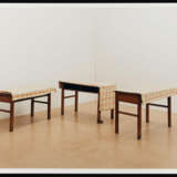Ricarda Roggan. Drei Tische mit braunen Beinen III - Foto 2
