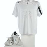 ROGER FEDERER`S CHAMPION SHIRT AND SNEAKERS - Foto 1