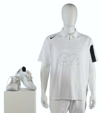 ROGER FEDERER`S CHAMPION SHIRT AND SNEAKERS - Foto 3