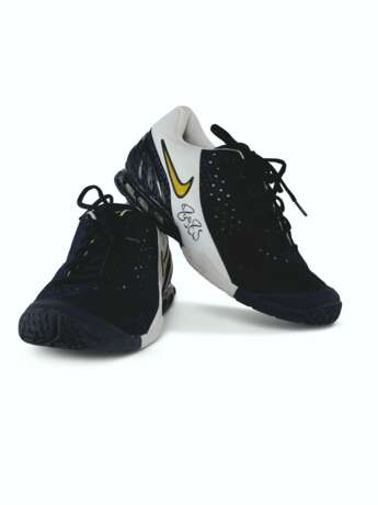 ROGER FEDERER`S CHAMPION SNEAKERS - фото 1